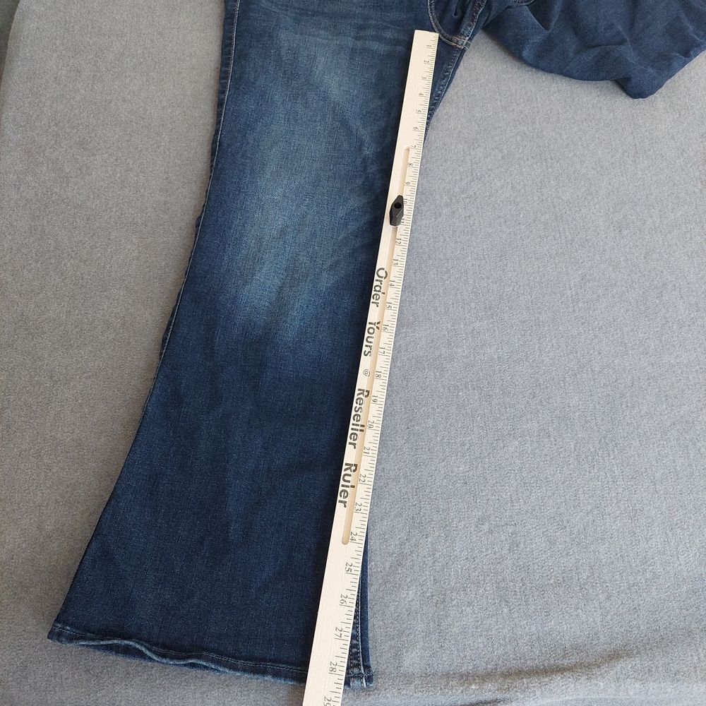 Hollister Mid-Rise Bootcut Jeans Soft Stretch Medium Wash Size 17S (W33 L29) - Picture 5 of 9